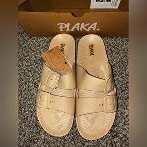 NEW Plaka Genesis Slides Faux Buckle Double Strap Waterproof Women’s size 10 Tan